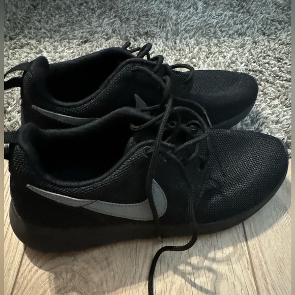 Nike Roshe - Picture 2 of 4